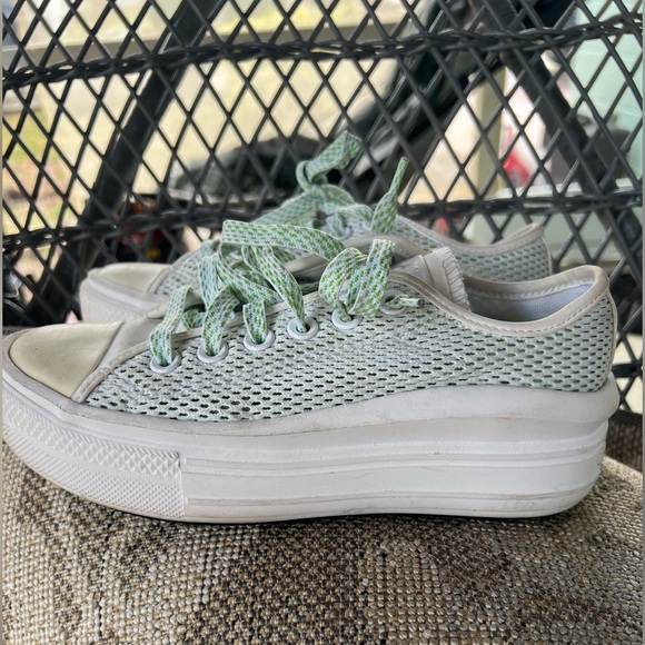 Converse size 5 women low top - Picture 2 of 7